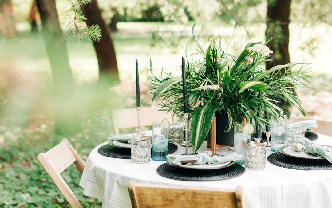 A MINTY MODERN TABLE SETTING