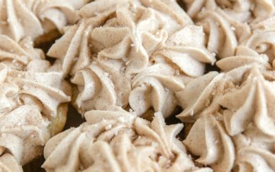 CHURRO CUPCAKES WITH CREAM CHEESE ICING