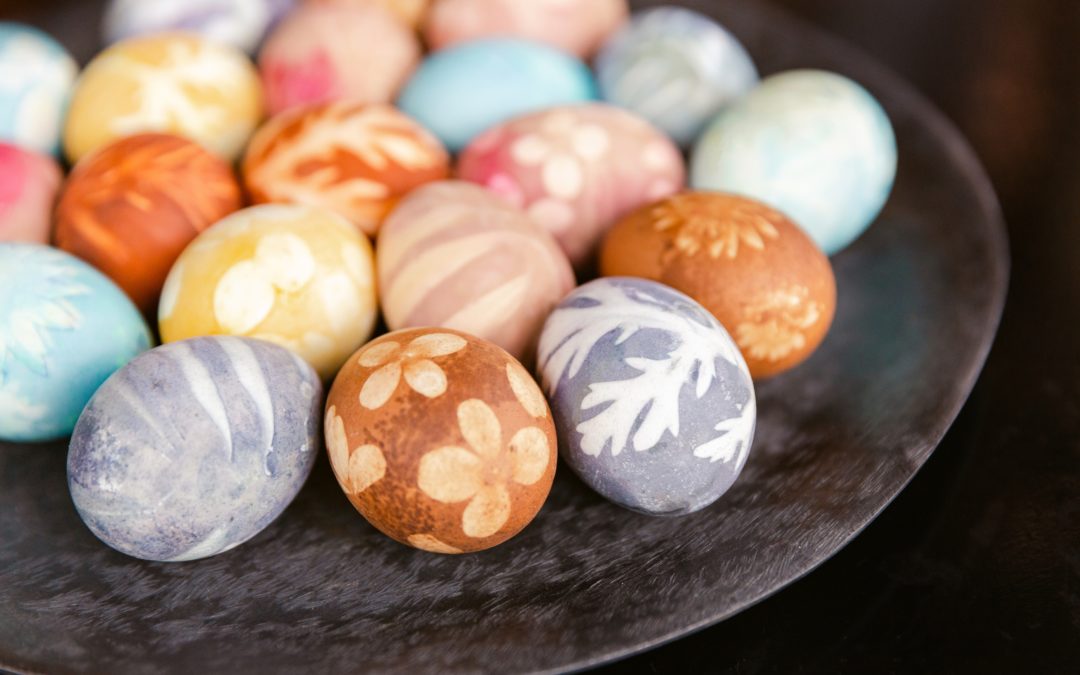 Using natural dyes and botanical prints for fabulous easter eggs