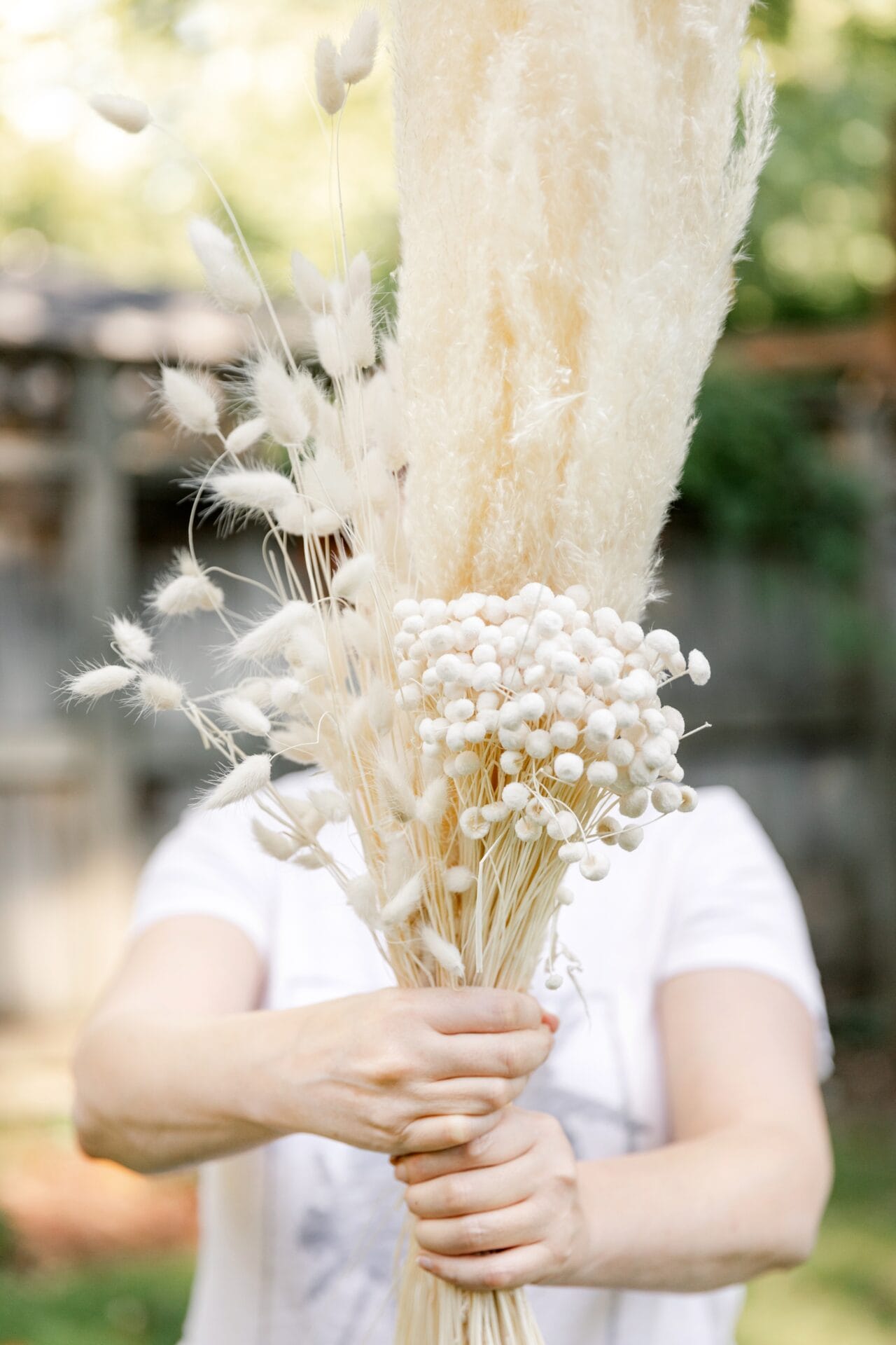 How to Dye Dried Flowers and Grasses Pretty Together