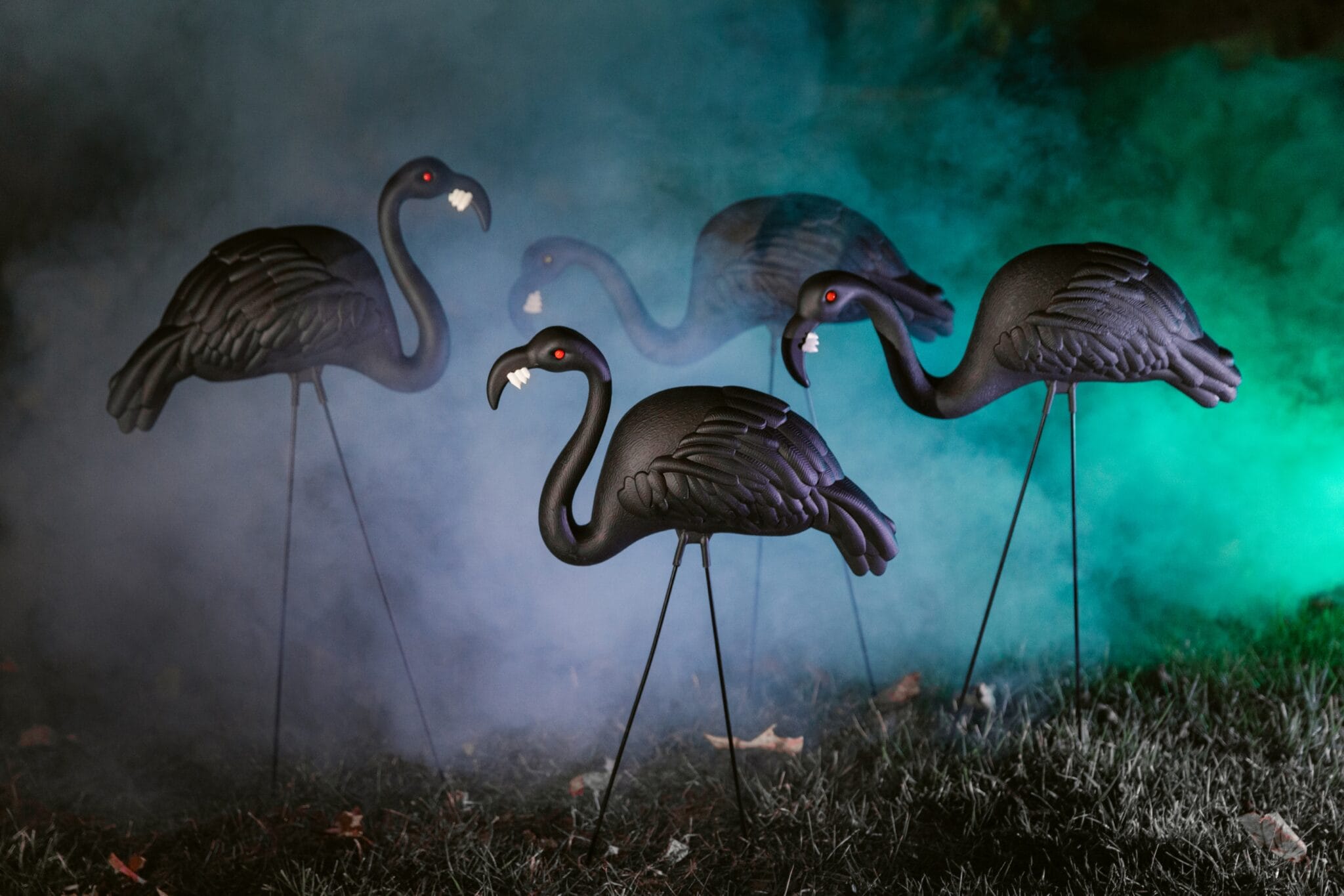 diy-halloween-decorations-zombie-flamingos-pretty-together