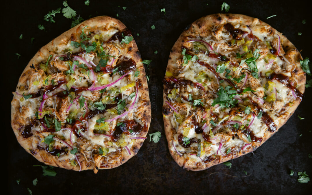 Quick BBQ Chicken Pizza on Naan – Easy 10 Minute Dinner